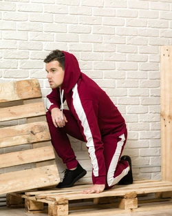 Мужской спортивный костюм (бордовая худи с лампасами  и серые  спортивные штаны с лампасами)