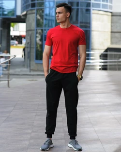 Мужской комплект - черные спортивные штаны и красная футболка (весна/лето/осень)