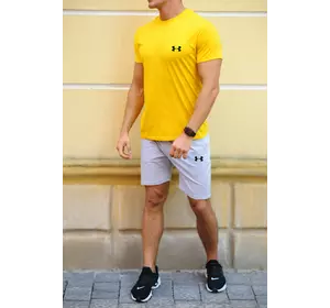Желтая футболка и светло-серые шорты с брендами (Nike, Adidas, Reebok, Under Armour, Jordan, Fila, Puma)