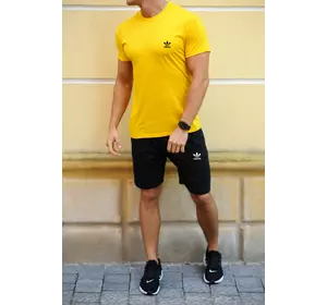 Желтая футболка и черные шорты с брендами (Nike, Adidas, Reebok, Under Armour, Jordan, Fila, Puma)