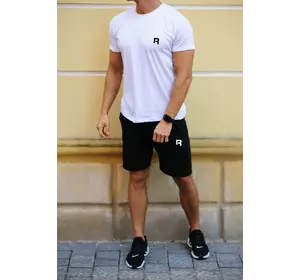 Белая футболка и черные шорты с брендами (Nike, Adidas, Reebok, Under Armour, Jordan, Fila, Puma)